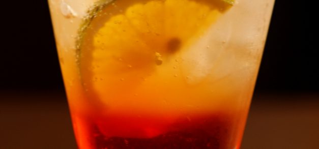 Mercadinhos São Luiz promovem degustação de drinks